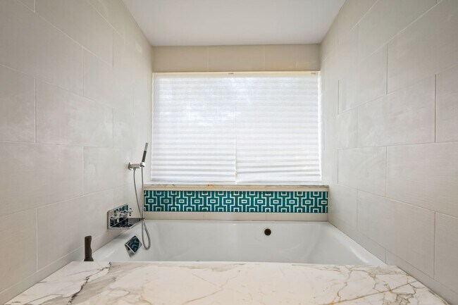 Photo - 2/2 with carport - fenced backyard