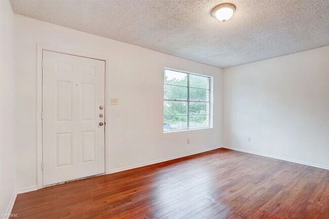 Photo - 714 Martindale Rd
