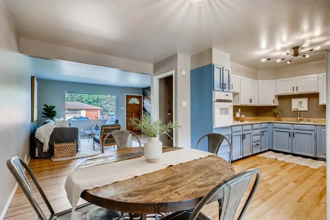 Photo - 6047 Independence St