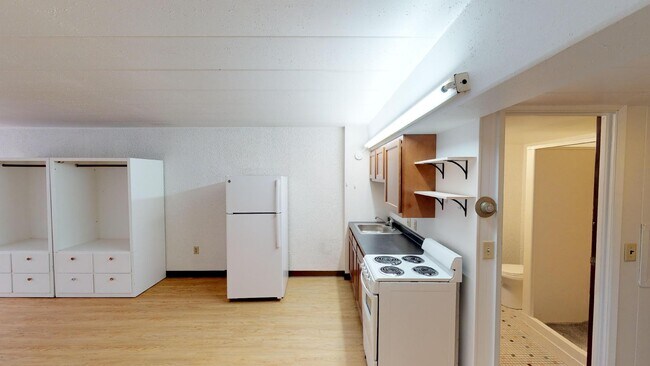 Photo - 140 W Gorham St