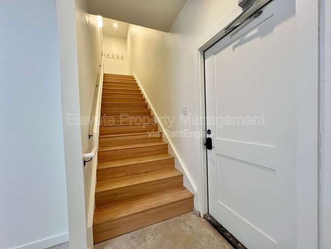 Photo - 216 E Hurd St Unidad 250
