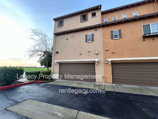 Photo - 5301 E Commerce Way Unit 77104