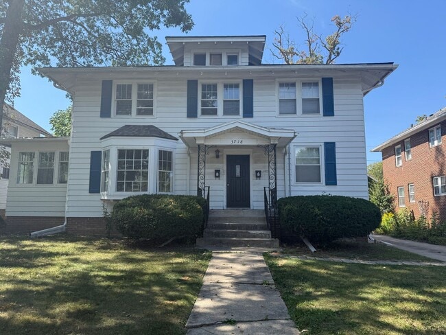 Building Photo - One bedroom available for an immediate mov... Unit 3718 S. Wayne Ave Apt 2 Fort Wayne, IN 46807