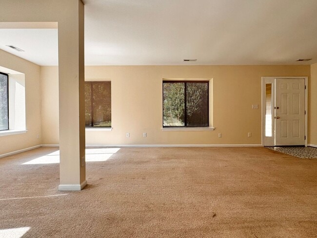 Photo - Close to UVA & Downtown-Don't miss this Mi...