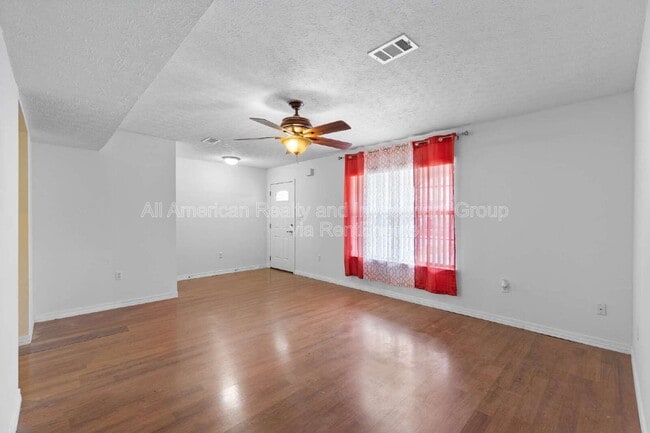 Photo - 1815 Pointed Leaf Ln