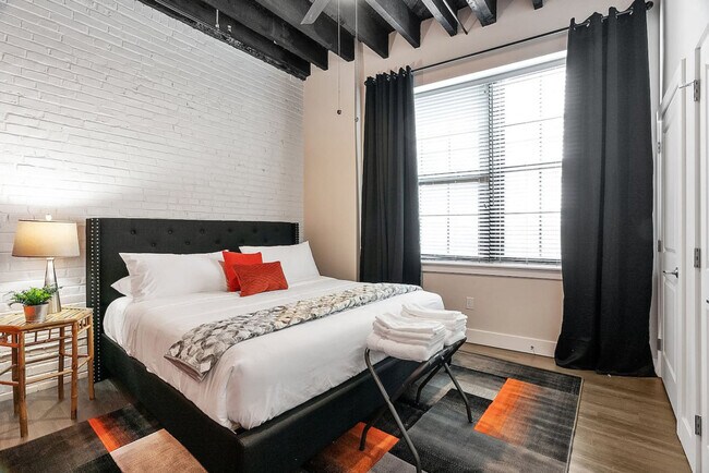 212 W Roberts Ave Unit SI ID1289451P