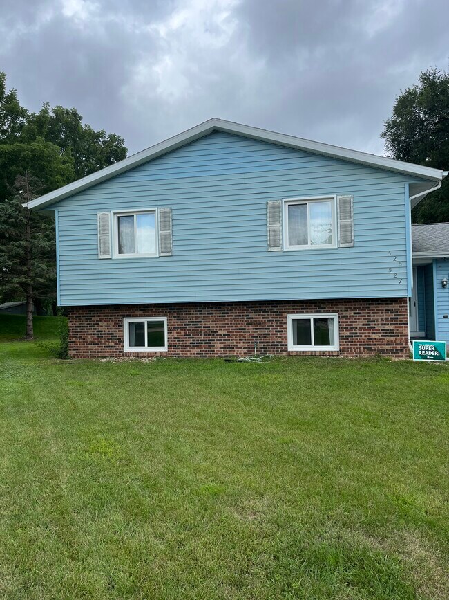527 Bluebird Court - 527 Bluebird Ct Townhome