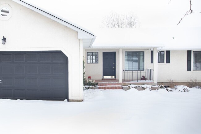 Building Photo - Stunning 4 br. newly remodeled home located on the East Bench of Logan!