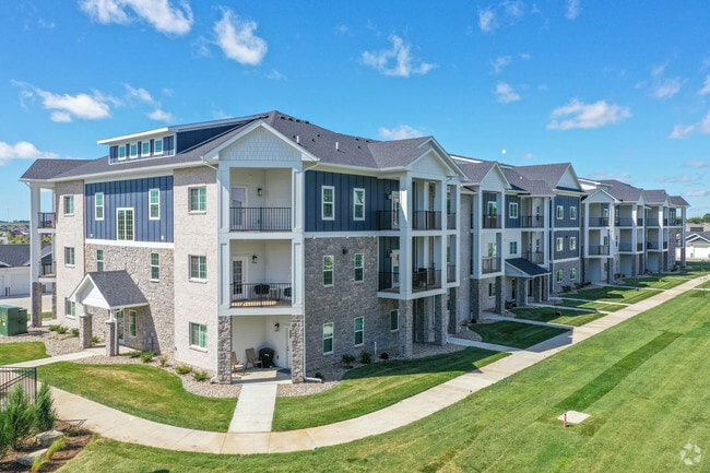 The Summit at Heritage Apartments