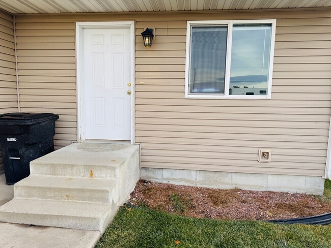 Building Photo - 523 Yellowstone Ave Unit 523