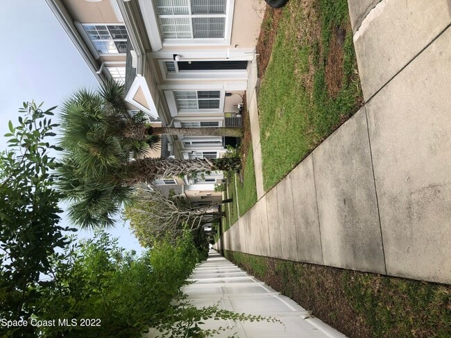 Building Photo - 105 Turpial Way Unit 104