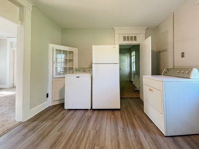 Photo - AVAILABLE NOW! Close to Campus