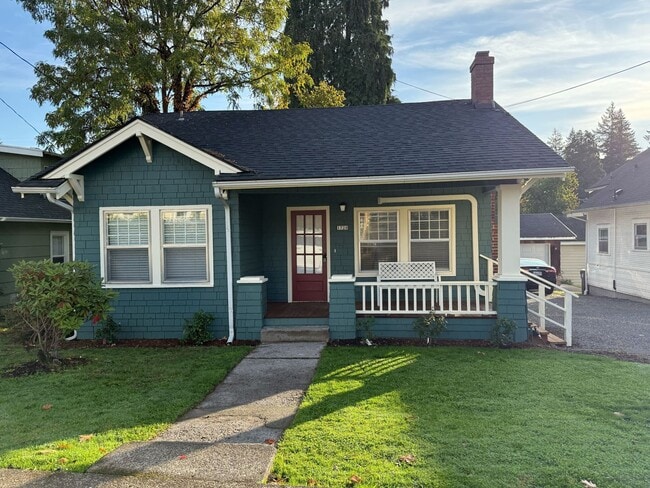 Building Photo - !!COMING SOON!! Updated 2Bd/1Ba in Desirab...