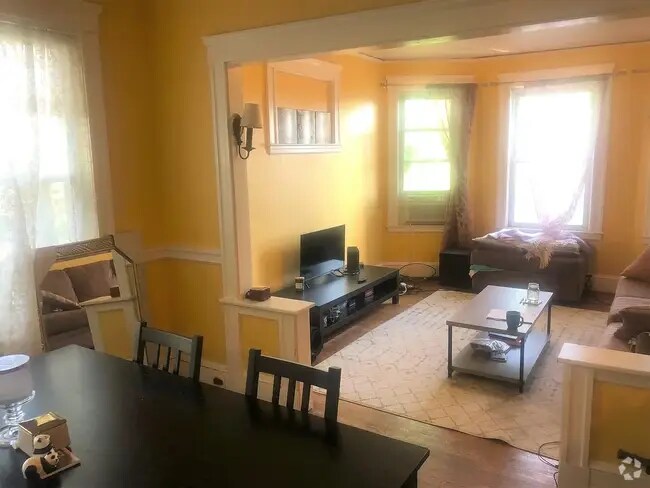 Building Photo - 233 Summer St Rental