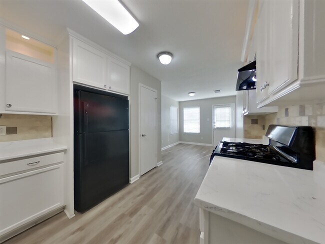 Photo - 614 Harpswell Ln