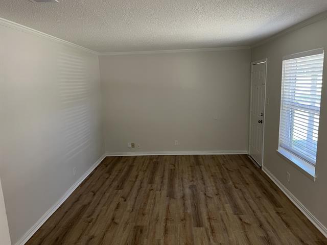 Photo - 208 Hosack St