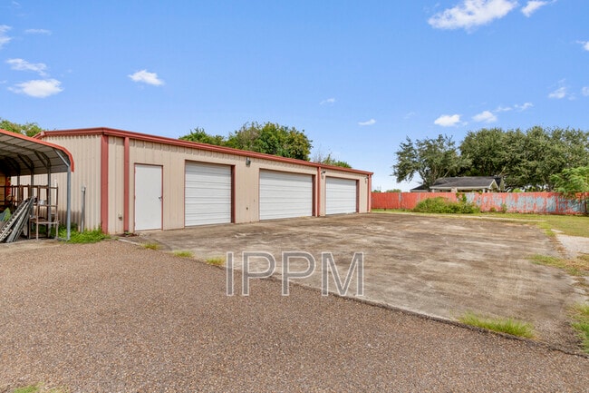 Building Photo - 16413 Wilson Rd Rental