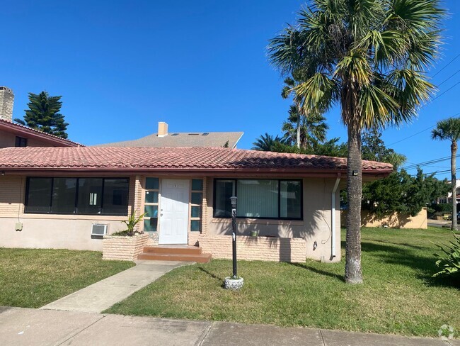 Building Photo - Beachside Rental