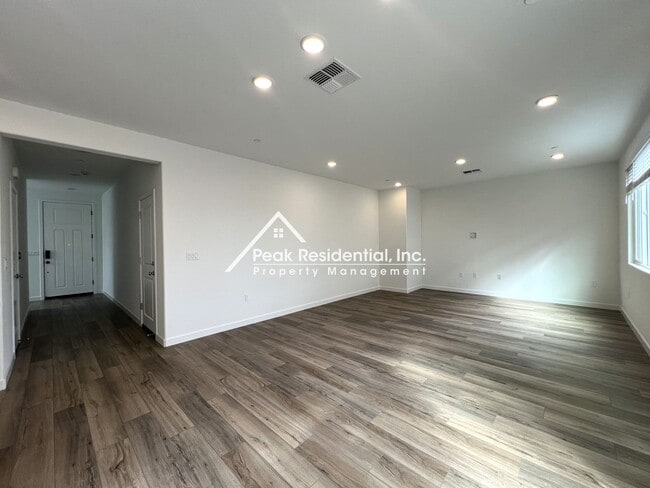 Photo - Newer Sacramento 4bd/2.5ba Home!