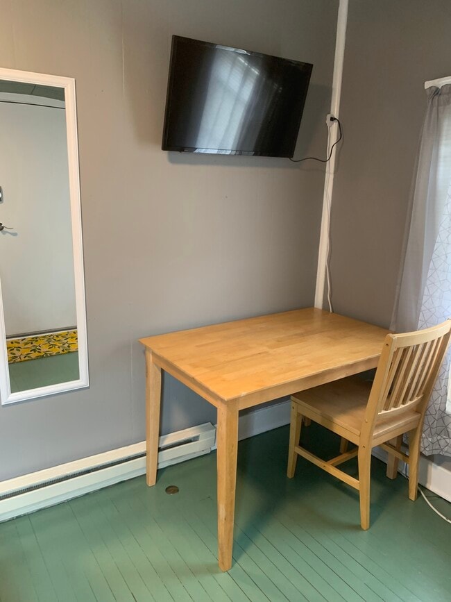 Photo - 303 Eddy Ct S