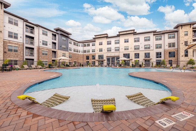 Resort Style Pool - Forayna Vintage Park Apartments