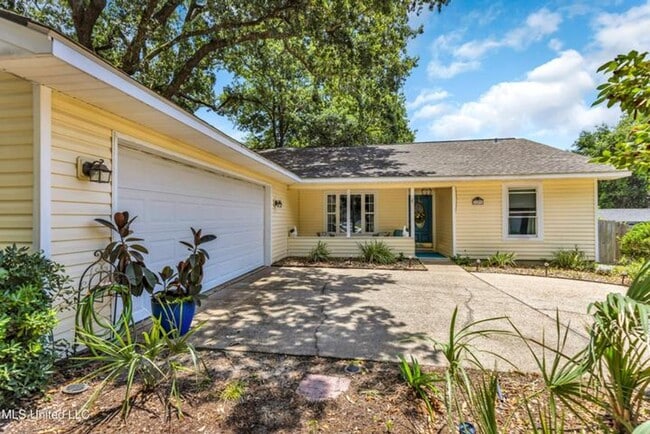 109 Palm Ave