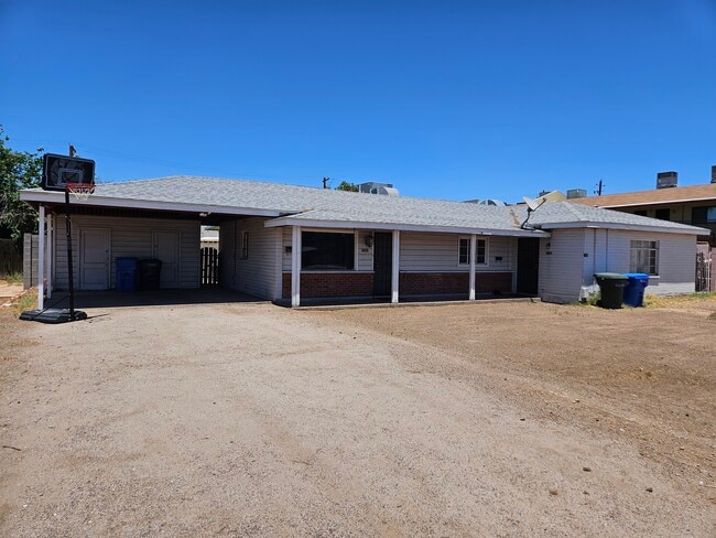 Building Photo - 2326 E Earll Dr Rental