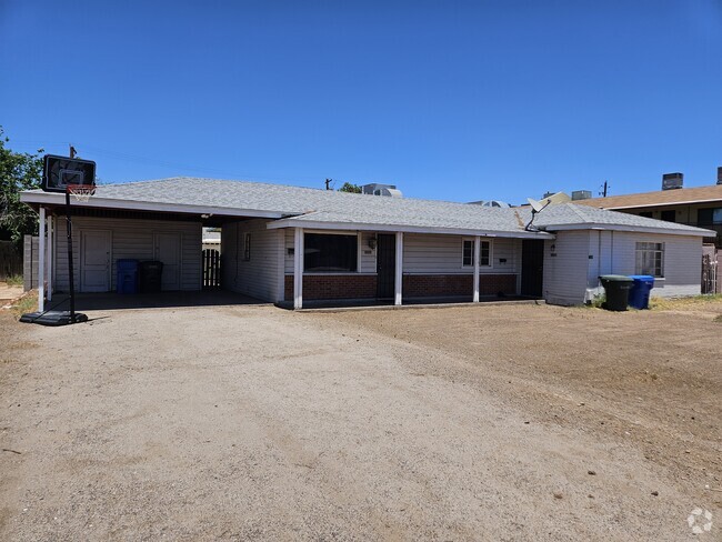 Building Photo - 2326 E Earll Dr Rental