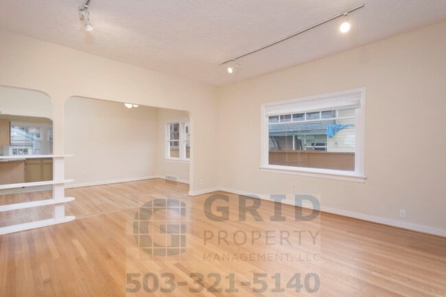 Building Photo - GPM569 - SE Caruthers St (T2) Unit 4124