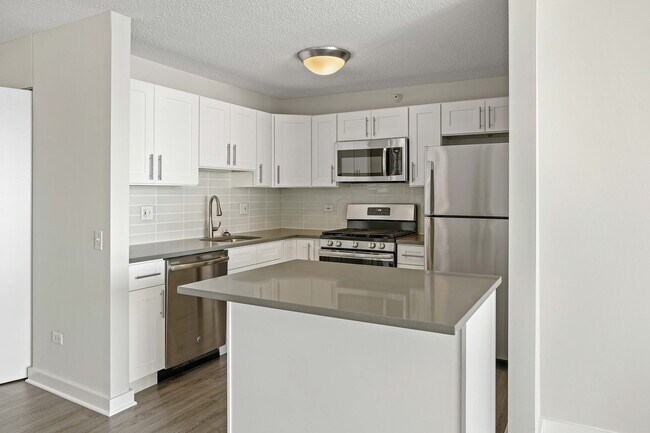 Photo - 598 N State St