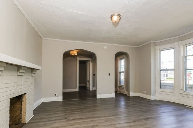 Photo - 902-904 1/2 S Limestone St.