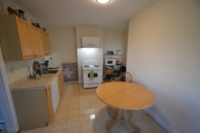 Photo - 17 Bowers Ln Unit B