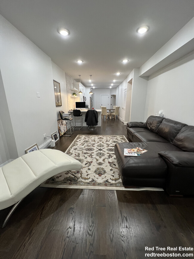 Building Photo - 7 Strathmore Rd Unit 1 Rental