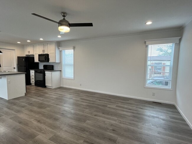 9 Swan Ln