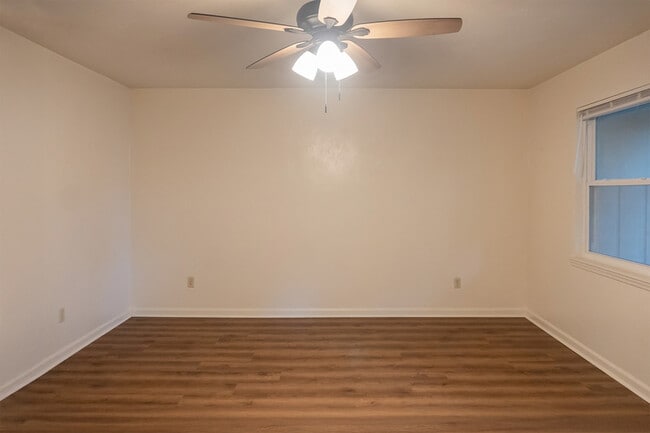 Photo - 1550 Live Oak Dr