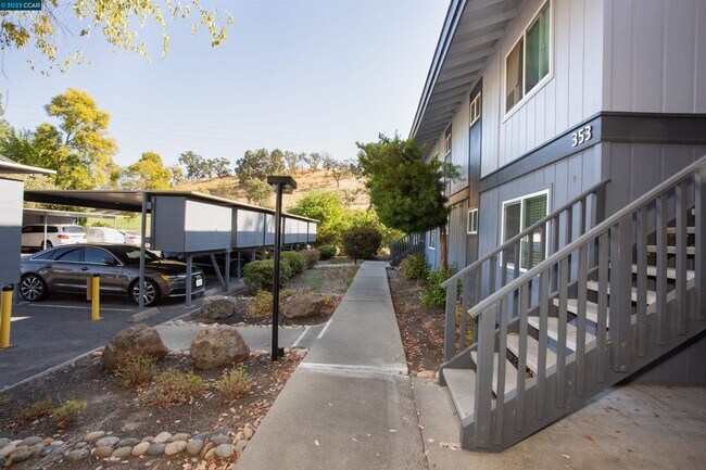 Photo - 353 Masters Ct