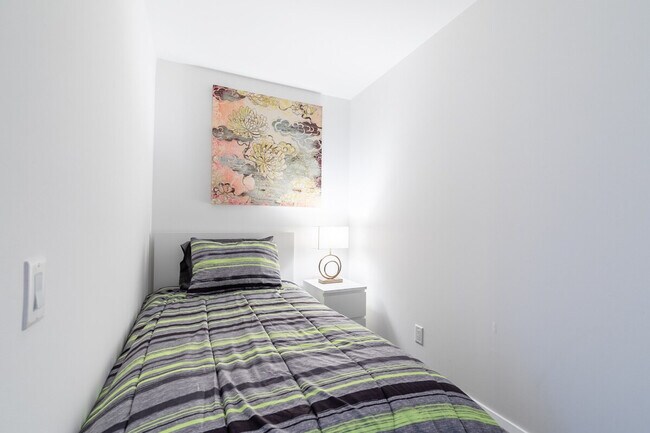 Photo - 146 Bloor St W Unit ID1345780P