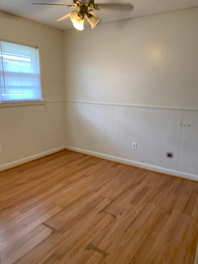 Photo - 3bed/1bath close to Southwest drive.