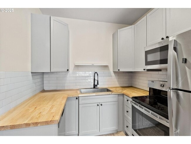 Building Photo - 1209 Carlyle St