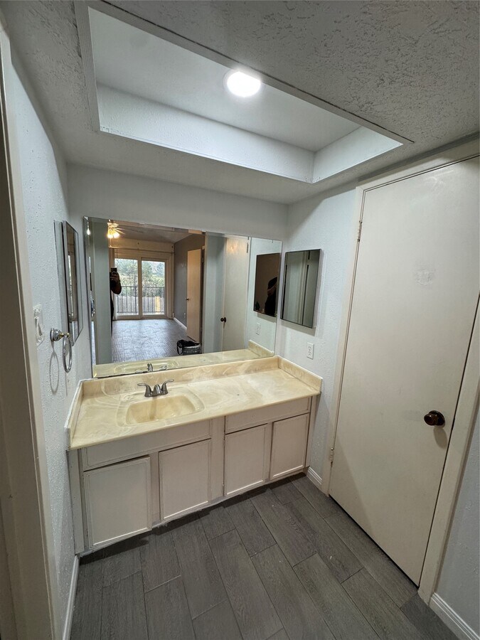 Photo - 8523 Redcliff Rd