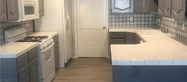 Building Photo - 700 Capri Dr Unit 37B