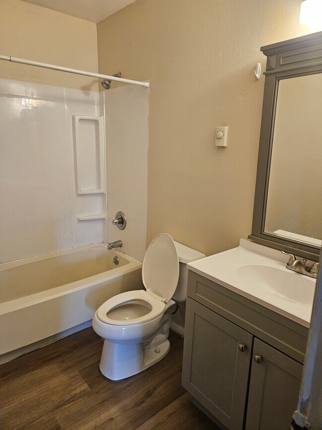 Photo - 1211 E Park Ave Unidad 1211 E. Park St.