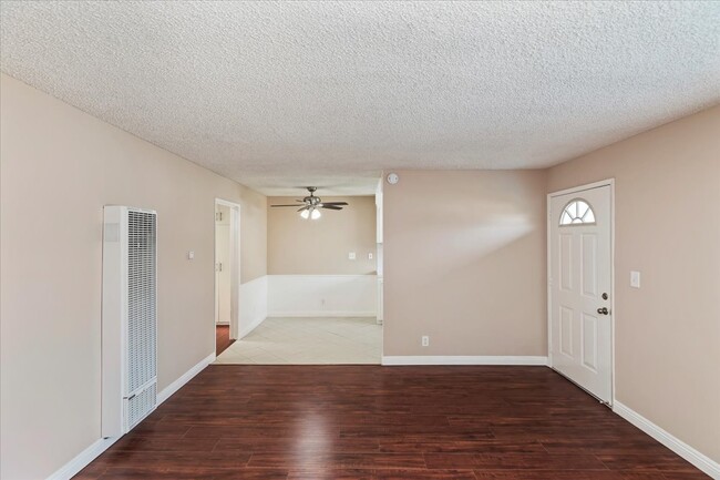 Photo - 800 Meyer Lane