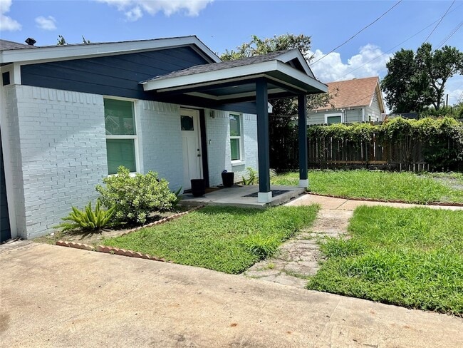 Building Photo - 1119 Panama St