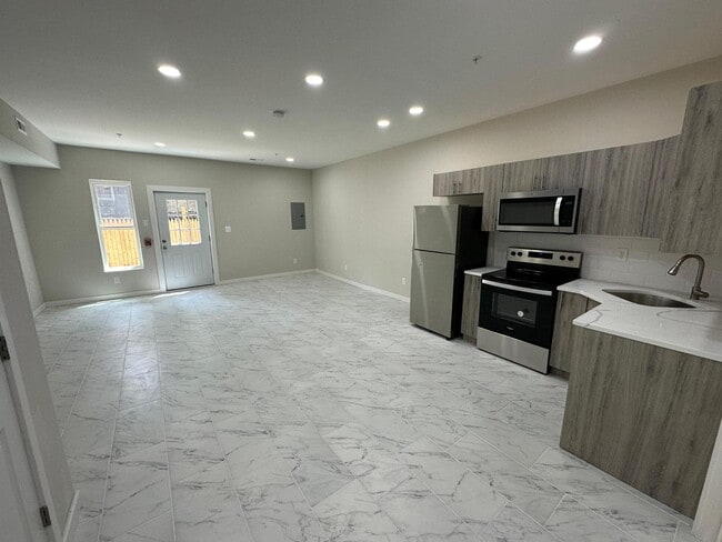 Photo - 3319 N 17th St Unidad 1F Rental