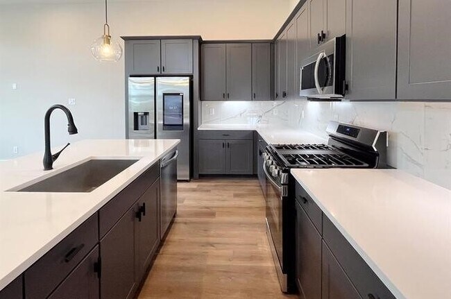 Photo - 1806 Line St