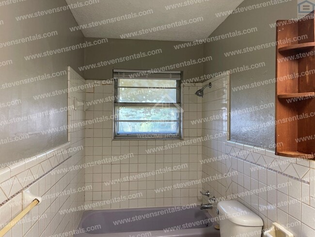 Photo - 5804 NW Liberty Ave