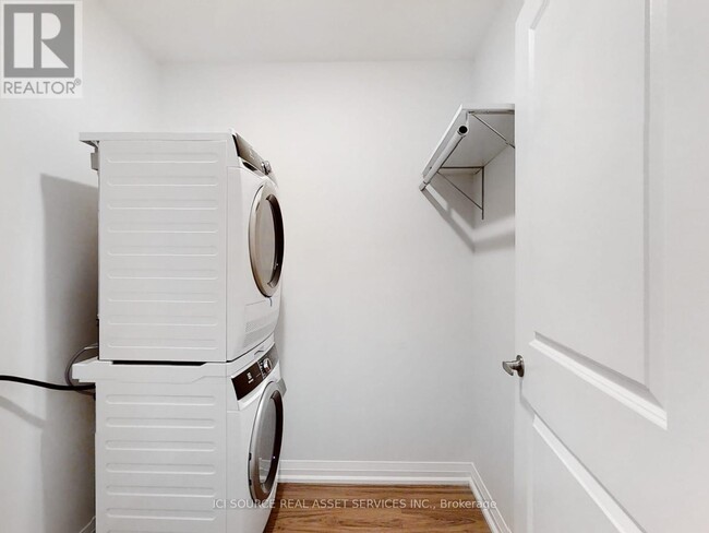 Photo - 233 Dunlop St W Unit 809