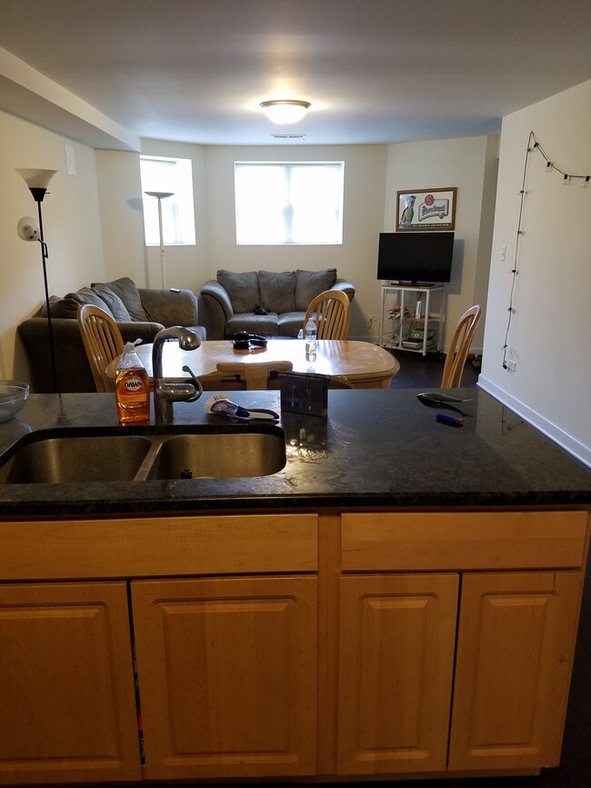 Living room - 1228 W Columbia Ave Unit Garden