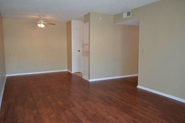 1 Bedroom Flat Living and Dining Room